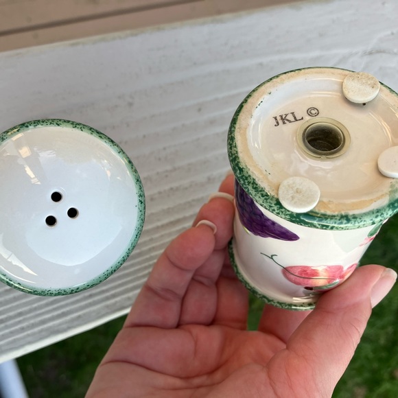 VIN JKL Ceramic Salt and Pepper Shakers with Fruits Decoration - Picture 6 of 7